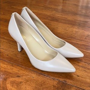 Women’s Michael Kors Heels in Nude Leather, Size 6